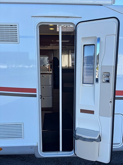 LMC Cruiser Comfort T712 Låga långbäddar - Automat - Separat dusch - Rymlig 9 of 24