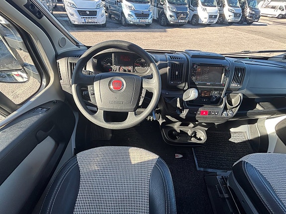 LMC Cruiser Comfort T712 Låga långbäddar - Automat - Separat dusch - Rymlig 11 of 24