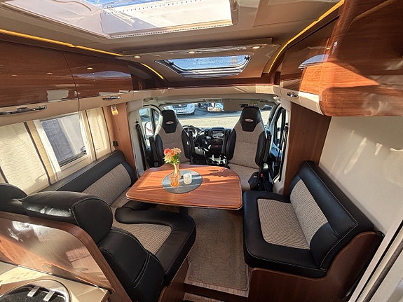 LMC Cruiser Comfort T712 Låga långbäddar - Automat - Separat dusch - Rymlig 14 of 24