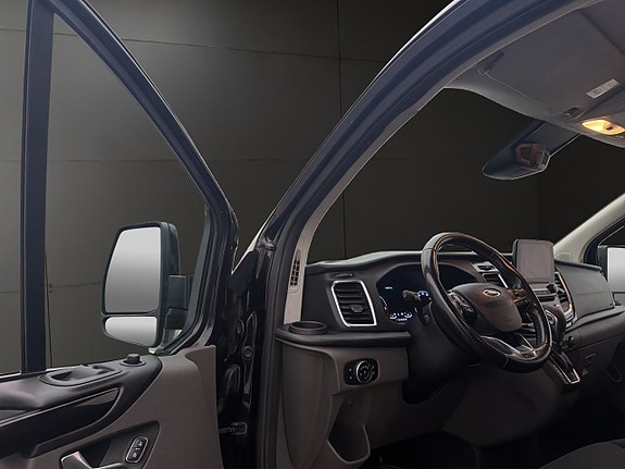 Ford Transit Custom 13 of 30