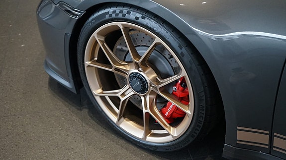 Porsche 911 GT3 4 of 6