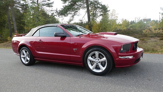 Ford Mustang 9 of 11