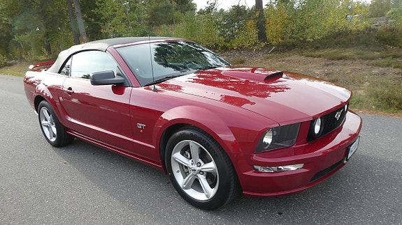 Ford Mustang 2 of 11