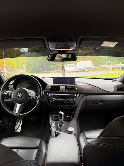 BMW 330i 7 of 8
