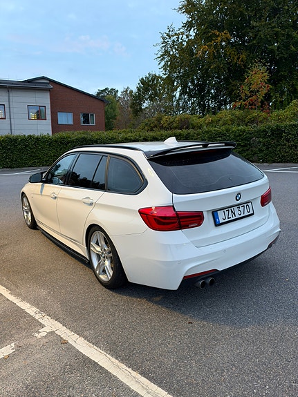 BMW 330i 4 of 8