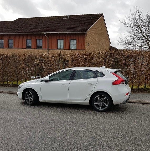Volvo V40 3 of 6