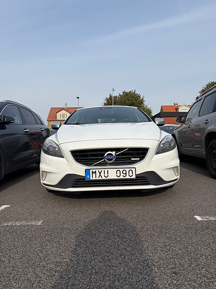 Volvo V40 2 of 6