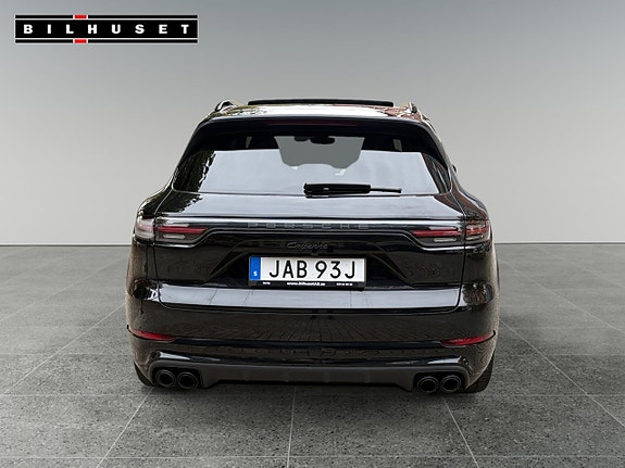 Porsche Cayenne 10 of 19
