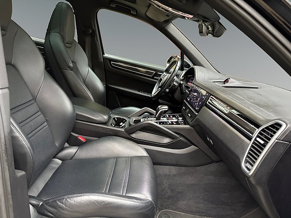 Porsche Cayenne 7 of 19