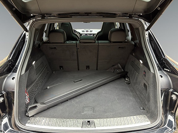 Porsche Cayenne 11 of 19