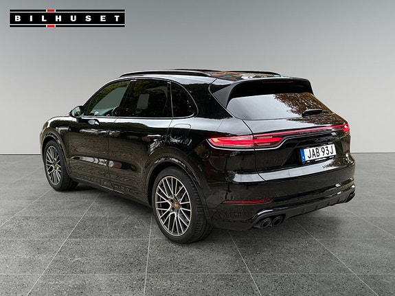 Porsche Cayenne 4 of 19