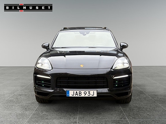 Porsche Cayenne 9 of 19