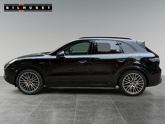 Porsche Cayenne 3 of 19
