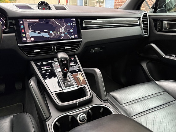 Porsche Cayenne 16 of 19