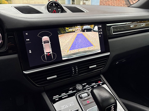 Porsche Cayenne 15 of 19