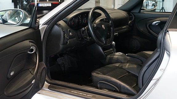 Porsche 911 Carrera 4S 7 of 9