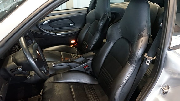 Porsche 911 Carrera 4S 8 of 9
