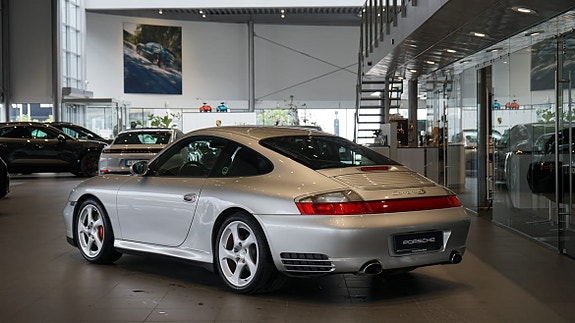 Porsche 911 Carrera 4S 2 of 9
