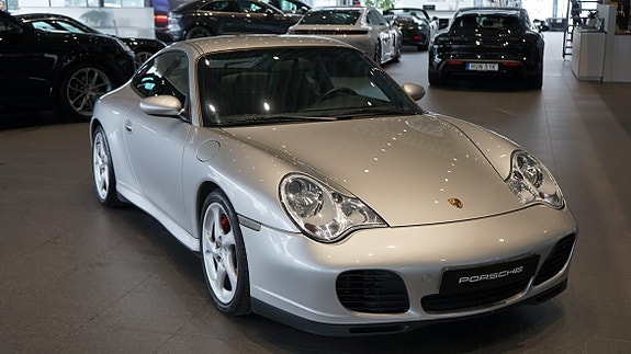 Porsche 911 Carrera 4S 4 of 9