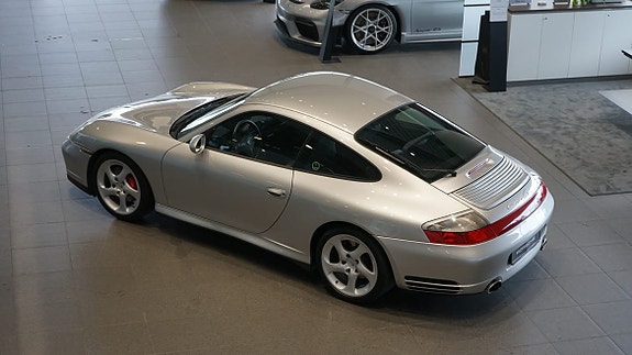 Porsche 911 Carrera 4S 3 of 9