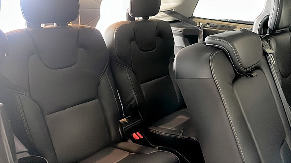 Volvo XC90 11 of 13
