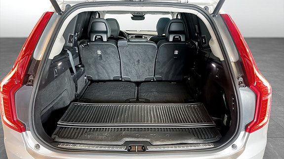 Volvo XC90 10 of 13