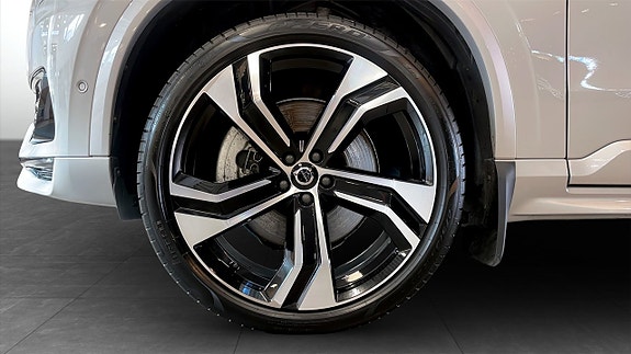 Volvo XC90 9 of 13