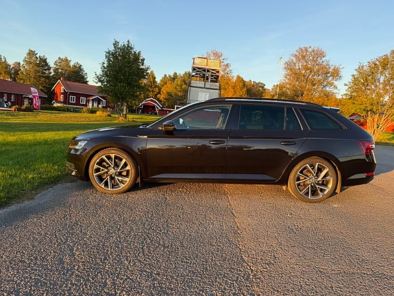 Skoda Superb 2 of 7