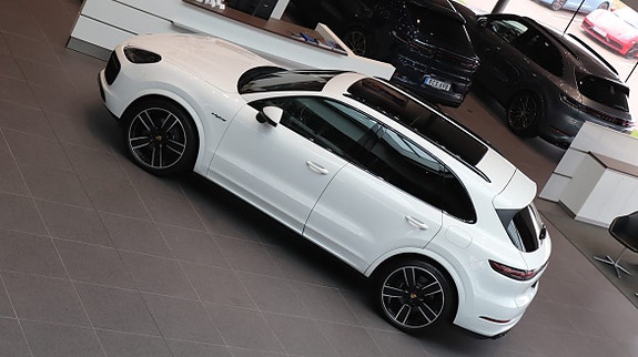 Porsche Cayenne 4 of 10