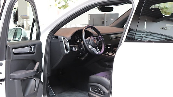 Porsche Cayenne 9 of 10