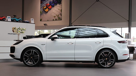 Porsche Cayenne 6 of 10