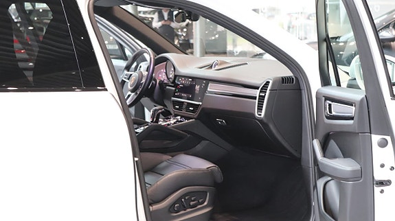 Porsche Cayenne 10 of 10