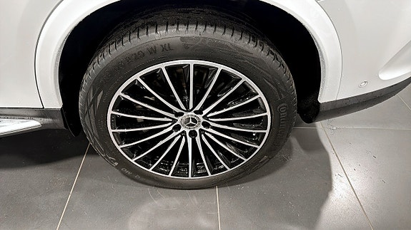 Mercedes-Benz GLC300 e 5 of 12