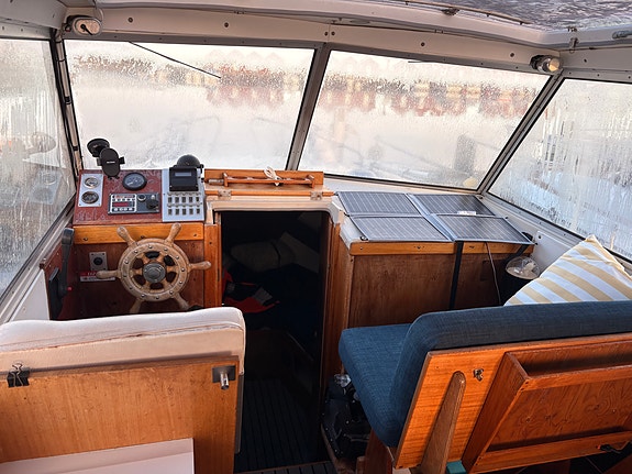 Nimbus 26 i fint skick – nyare motor, endast 253 timmar. Slumpas bort! 6 of 12