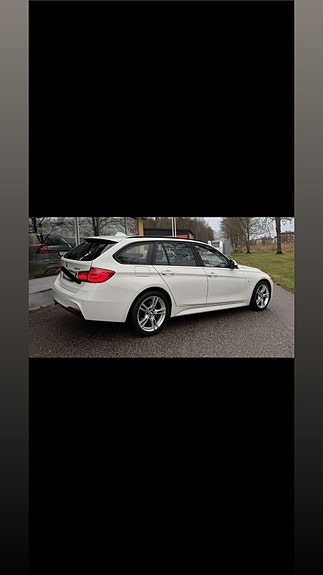 BMW 320i 3 of 4