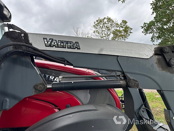 Traktor Valtra N 121 18 of 27