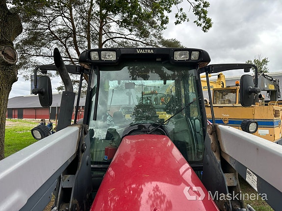 Traktor Valtra N 121 26 of 27