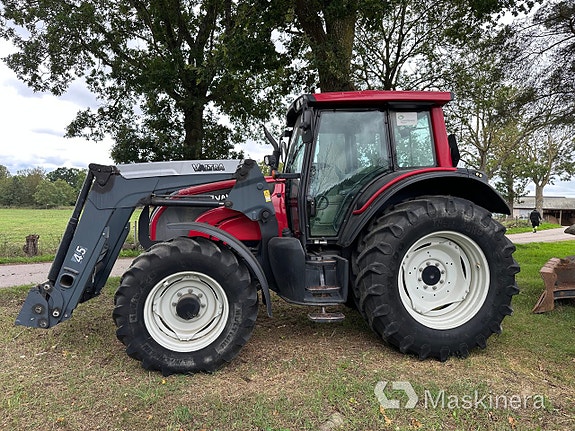 Traktor Valtra N 121 2 of 27