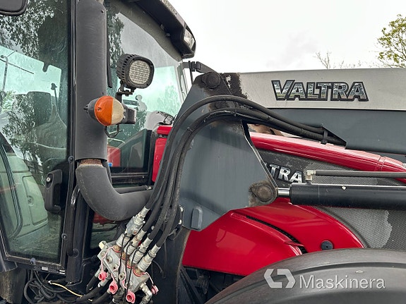 Traktor Valtra N 121 17 of 27