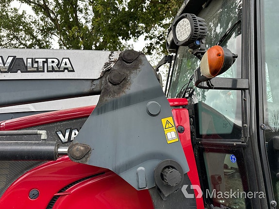 Traktor Valtra N 121 24 of 27