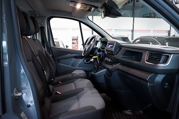 Renault Trafic 19 of 24
