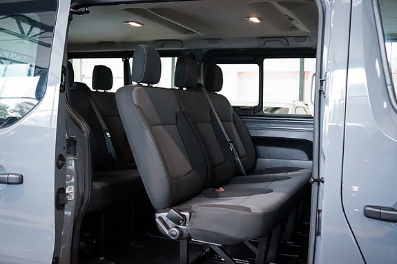 Renault Trafic 24 of 28