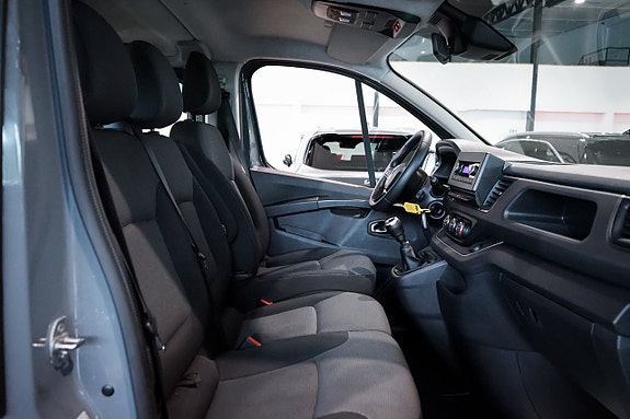 Renault Trafic 21 of 28