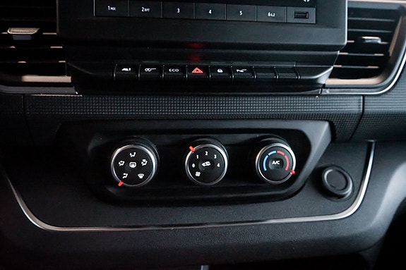 Renault Trafic 12 of 28