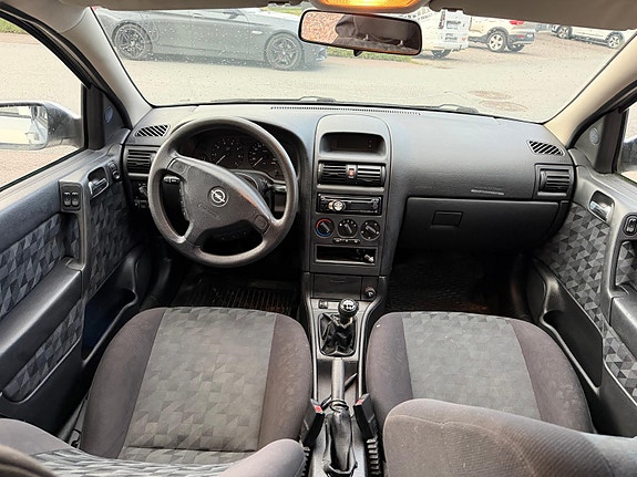 Opel Astra 9 of 10