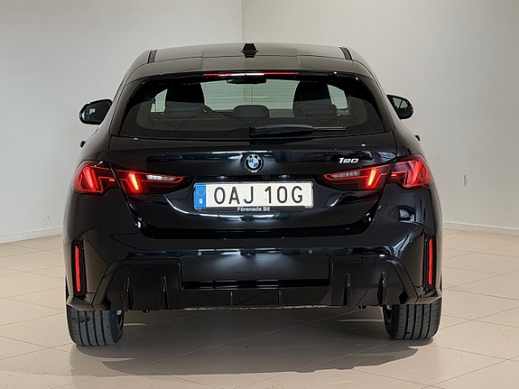 BMW 120 11 of 12