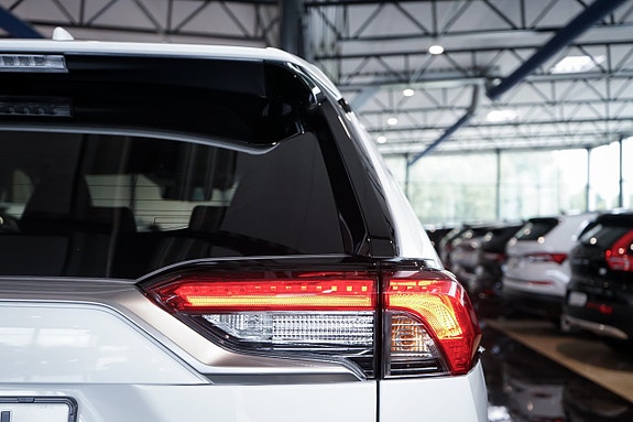 Toyota RAV4 9 of 30