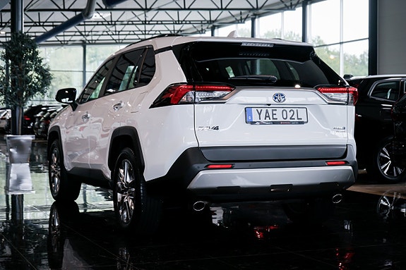 Toyota RAV4 8 of 30