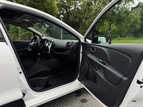 Renault Clio 25 of 27