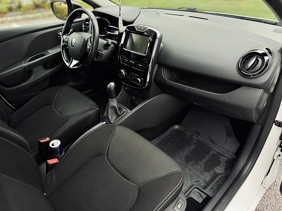 Renault Clio 18 of 27
